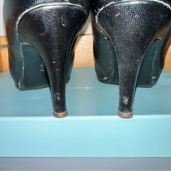 Apt.9 leather booties size 8 heels 3” - Picture 4 of 7